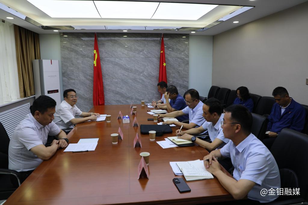 20240528-陜西有色黨委副書記郭仕龍深入金鉬集團礦山分公司開展“四下基層”調研抓信訪惠企惠職工 (3).JPG