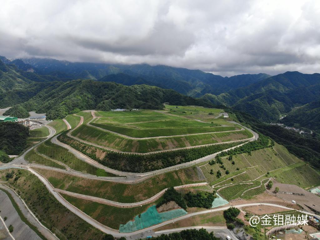 20231206-金堆礦區(qū)采礦場及排土場區(qū)域得到治理.jpg